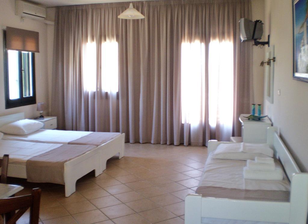 So Nice Hotel Μαραθόκαμπος Δωμάτιο φωτογραφία